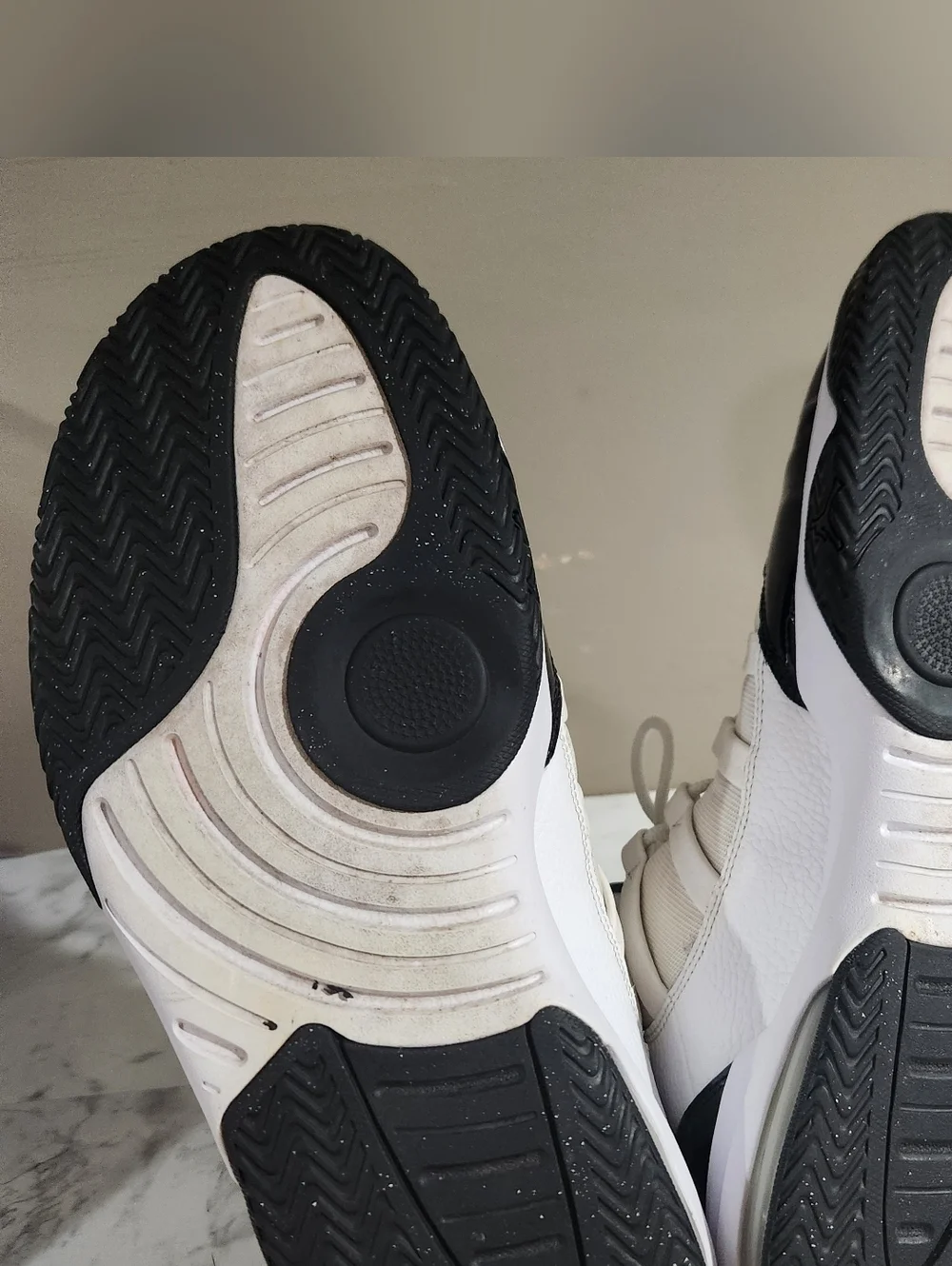 Size 13M Jordan Max Aura 'Concord' White Dark Concord Black AQ9084-121 Preowned